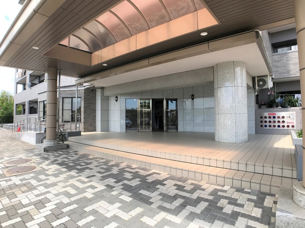 【ロイヤルパレス長町公園】エントランスアプローチ