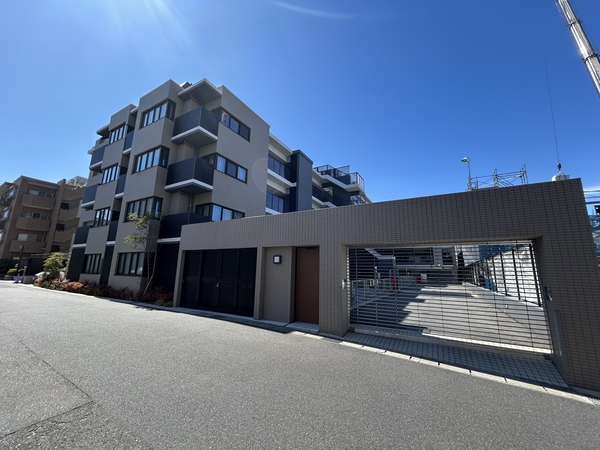 【グランクレア一社】シャッターゲート付駐車場