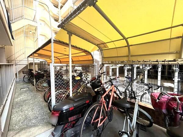 【ストークマンション西中島】共用部分(駐輪場)1 【ストークマンション西中島】共用部分(駐輪場)1