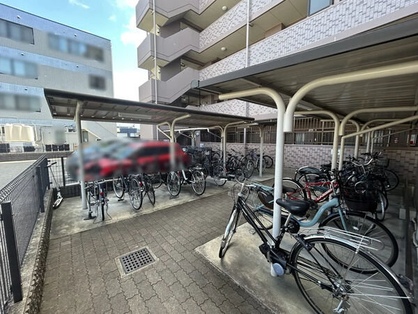 【宝マンション赤坪公園】駐輪場