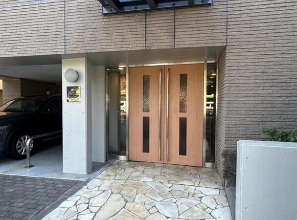 【桜坂ハウス】エントランス
