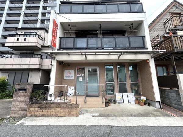 れな泌尿器科・内科レディースクリニック　約100m