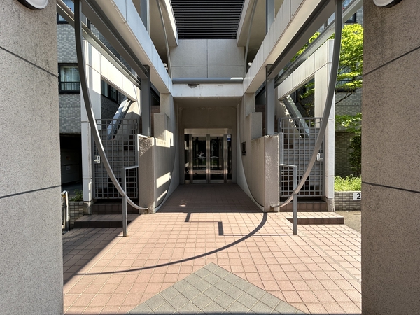 【ライオンズマンション植物園第2】エントランス 【ライオンズマンション植物園第2】エントランス