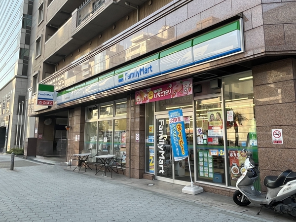 「ファミリーマート 谷町四丁目店」まで約65m(徒歩1分)。 「ファミリーマート 谷町四丁目店」まで約65m(徒歩1分)。
