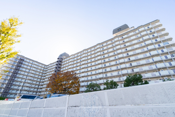 【日商岩井緑地公園マンション】外観