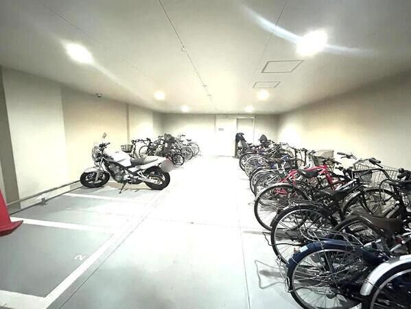 (駐輪場) (駐輪場)