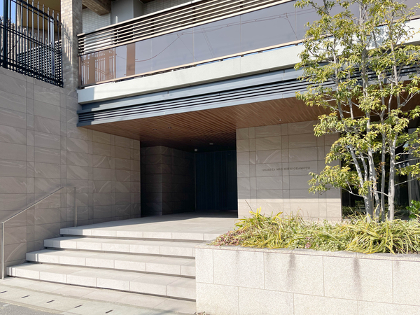 【ディアエスタミオ西岡本】エントランス