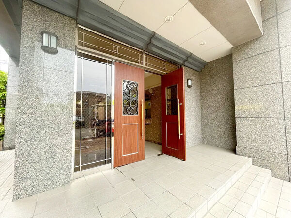 【ライオンズマンション王子公園ヴィアーレ】エントランス１