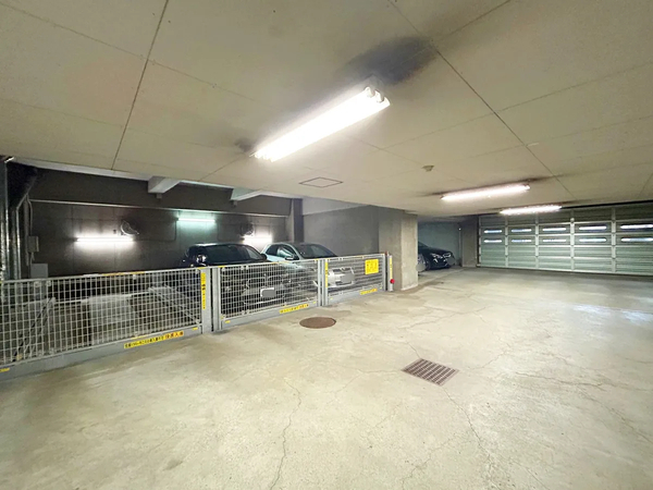 【ロジェ円山公園】駐車場 【ロジェ円山公園】駐車場