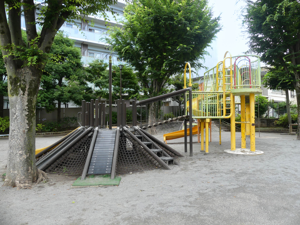 蜀江坂公園まで約290m(徒歩4分)