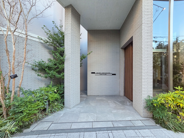 【グローベル東京府中サンクチュアリ】エントランス