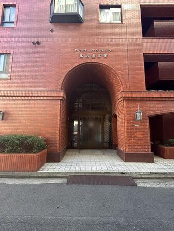 【ロッコーマンション比治山本町】エントランス