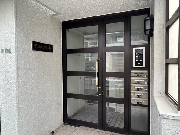 【デラメゾン善】エントランス・郵便ポスト