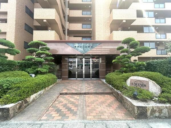 【ラヴニール辰巳】エントランス1 【ラヴニール辰巳】エントランス1