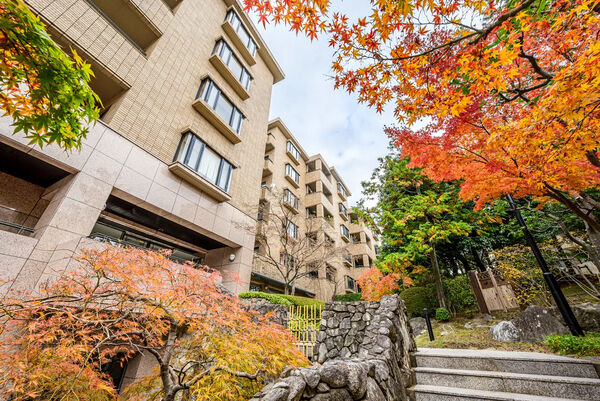 【ロイヤルヒルズ笹丘】外観2