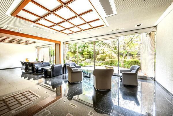 【ロイヤルヒルズ笹丘】エントランス1