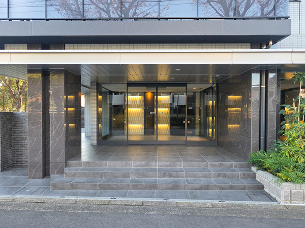 【ガーラ・レジデンス府中武蔵野台】エントランス 【ガーラ・レジデンス府中武蔵野台】エントランス