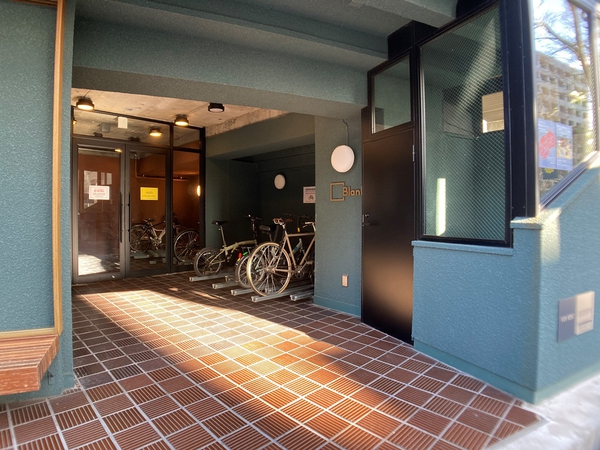 【大町マンション】エントランスアプローチ 【大町マンション】エントランスアプローチ