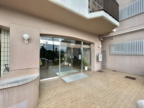 【青葉丘マンション】エントランス