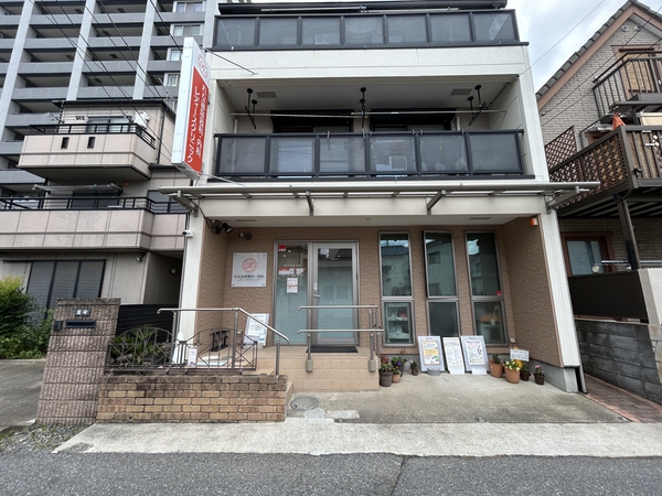 れな泌尿器科・内科レディースクリニック約190ｍ