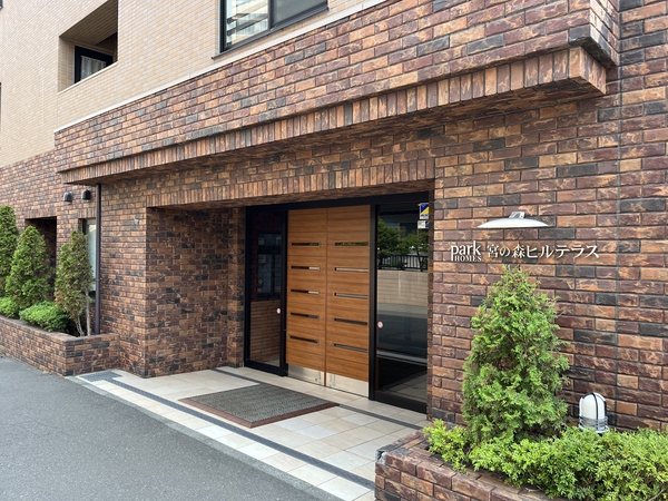 【パークホームズ宮の森ヒルテラス】エントランス