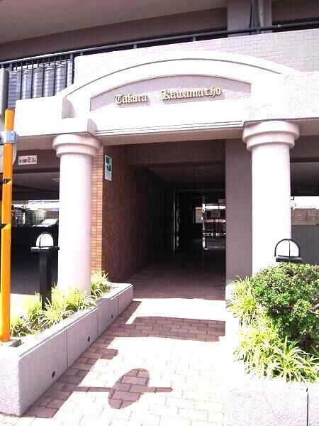 【宝マンション川間町】エントランス