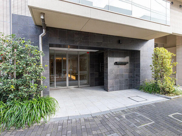 【グランスイート下赤塚】エントランス