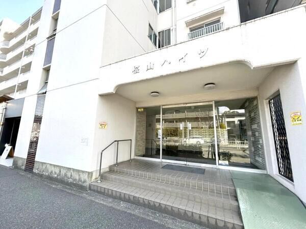 【桜山ハイツ】エントランス２