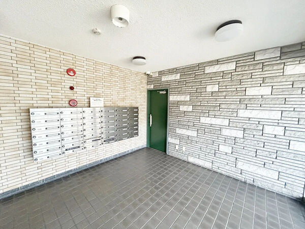 【桜山ハイツ】エントランス1 【桜山ハイツ】エントランス1