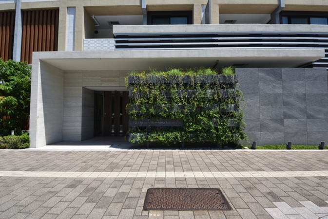 【パークホームズ広島中町】マンション前の様子