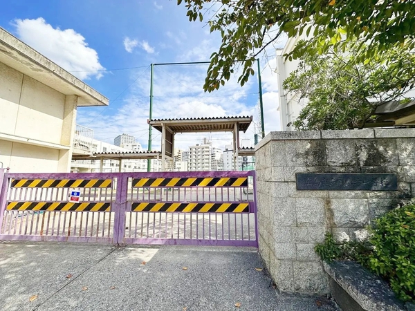 ＜広島市立国泰寺中学校＞徒歩７分（約５３０メートル）