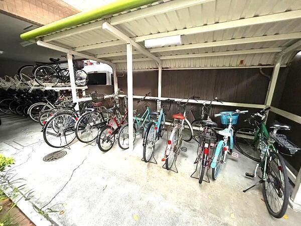 （駐輪場）