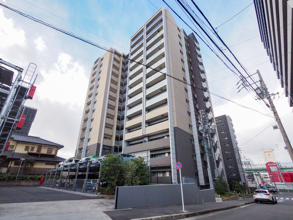 【プレサンスロジェ金山】外観