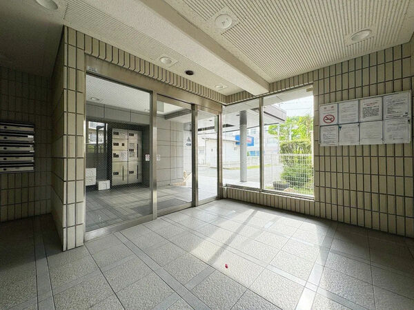 【パレ・グランドール長者原駅前】エントランス 【パレ・グランドール長者原駅前】エントランス