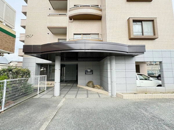 【パレ・グランドール長者原駅前】エントランス 【パレ・グランドール長者原駅前】エントランス