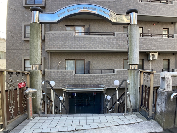 【ライオンズマンション片平大手町】エントランスアプローチ