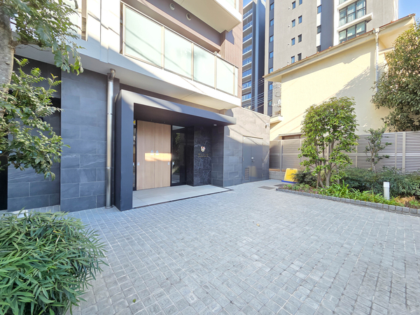 【ウィルレーナ浦和常盤】エントランス