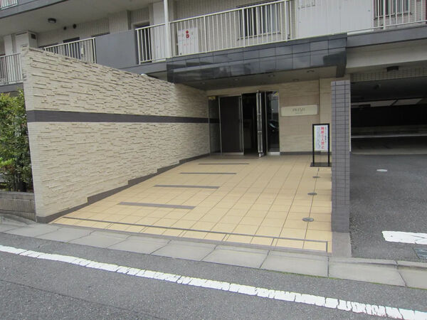 【プレシス戸田】エントランス