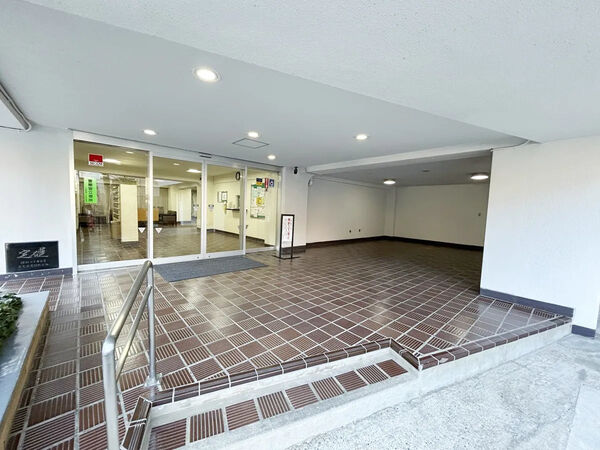 【日商岩井目白台マンション】エントランス 【日商岩井目白台マンション】エントランス