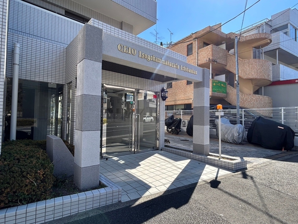【クリオ磯子上中里壱番館】エントランス