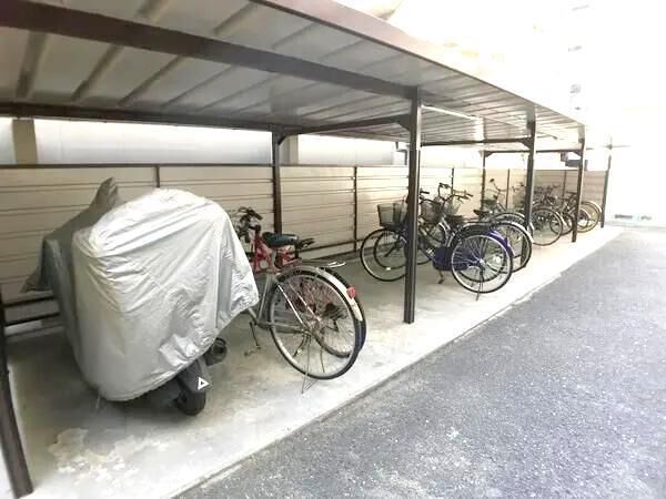 （駐輪場）