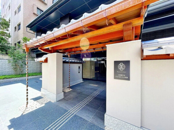【イーグルコート京都御所南プレミアム迎賓館】エントランス