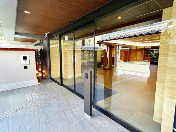 【イーグルコート京都御所南プレミアム迎賓館】エントランス