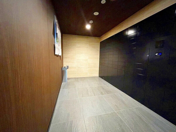 【イーグルコート京都御所南プレミアム迎賓館】宅配ボックス 【イーグルコート京都御所南プレミアム迎賓館】宅配ボックス