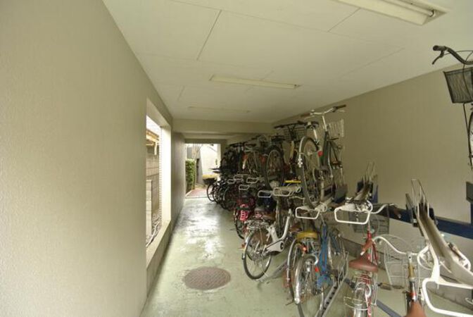 【シティグレイス氷川】駐輪場