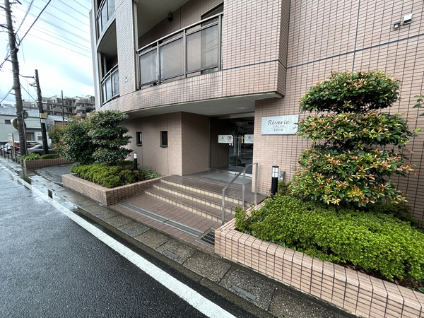 【リヴェリエ大宮日進】エントランス