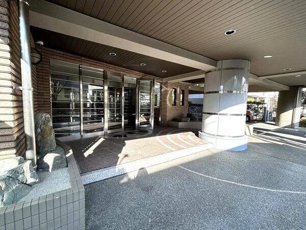 【アンピール姪浜Ⅱ】エントランス