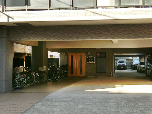 【エクセレントハイツ新川崎】エントランス