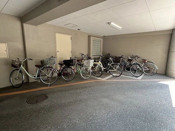 弐番館(駐輪場) 弐番館(駐輪場)