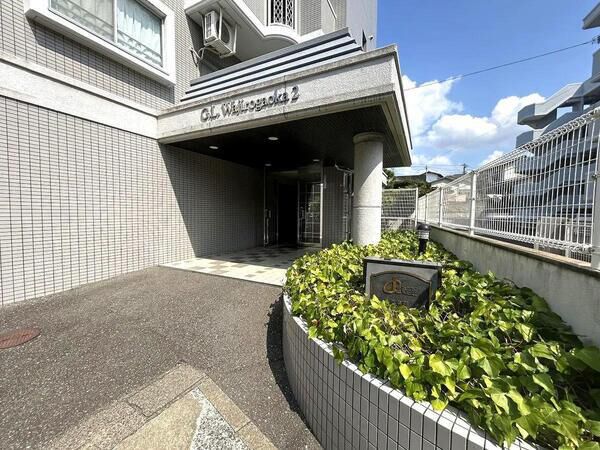 【ガーデンライフ和白丘】壱番館 エントランス 【ガーデンライフ和白丘】壱番館 エントランス